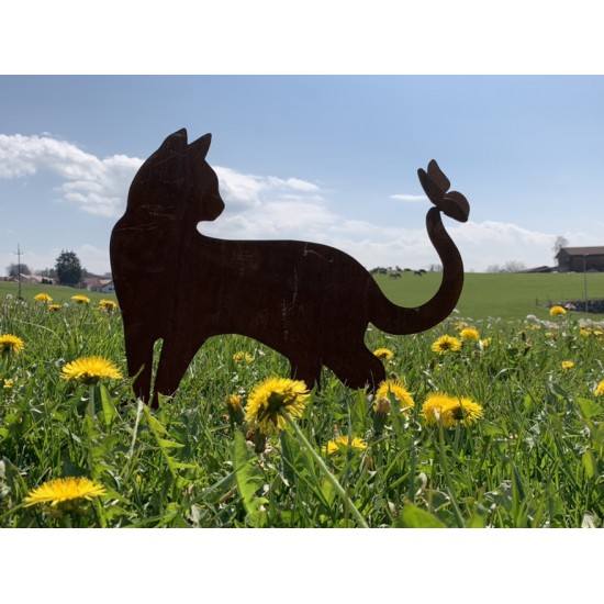 Tiere - Edelrost Tierfiguren Deko Katze gehend mit Schmetterling  auf Platte - 50 cm breit Süße Tierfigur Katze gehend mit einem