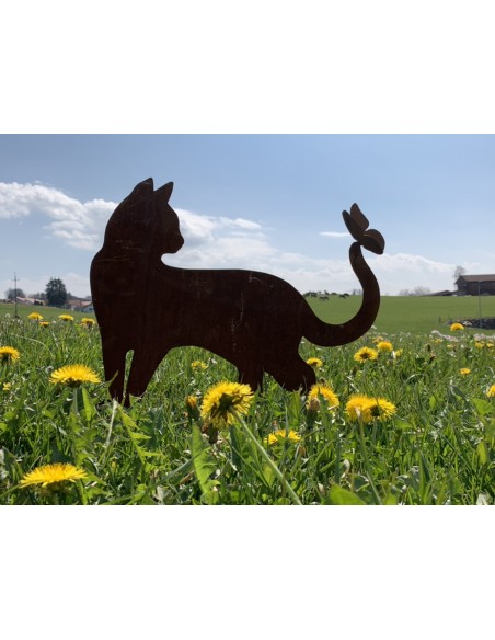 Tiere - Edelrost Tierfiguren Deko Katze gehend mit Schmetterling  auf Platte - 50 cm breit Süße Tierfigur Katze gehend mit einem
