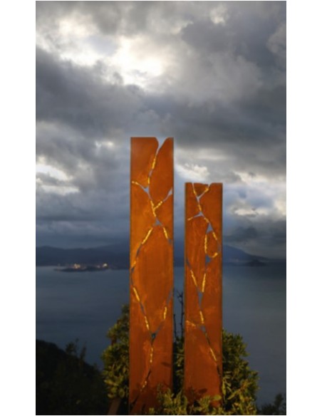 Gartendeko Rost Deko Stele mit Goldrissen zum Stecken - Höhe 150 cm - nach Kintsugi Art 
Höhe 150 cm
Breite 19,6 cm
+ Stäbe c