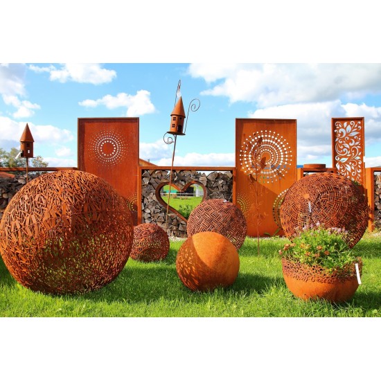 Metallkunst XXL XL Deko Kugel - Coureges -  Durchmesser 100 cm Edelrost Gartenkugel 
Aussergewöhnliche Kugel aus hunderten ei