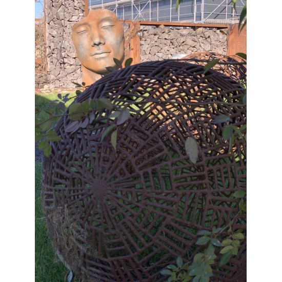 Metallkunst XXL XL Deko Kugel - Coureges -  Durchmesser 100 cm Edelrost Gartenkugel 
Aussergewöhnliche Kugel aus hunderten ei