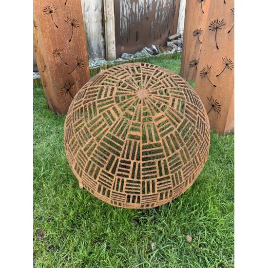 Metallkunst XXL XL Deko Kugel - Coureges -  Durchmesser 100 cm Edelrost Gartenkugel 
Aussergewöhnliche Kugel aus hunderten ei