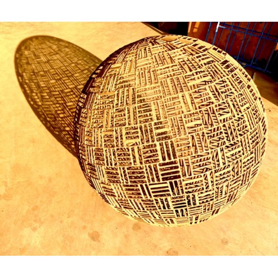 40 cm Kugeln Kugel - Coureges - Durchmesser 45cm, edelrost 

Aussergewöhnliche Kugel aus hunderten einzelner Rundeisenstäbe zu