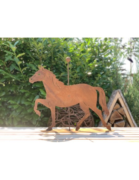 Pferde + Esel Turnierpferd mit Stange mittig auf Platte 40 cm hoch Höhe 40 cm
Breite 50 cm
in der Mitte ist eine Stange mit Ku