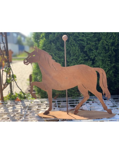 Pferde + Esel Turnierpferd mit Stange mittig auf Platte 40 cm hoch Höhe 40 cm
Breite 50 cm
in der Mitte ist eine Stange mit Ku