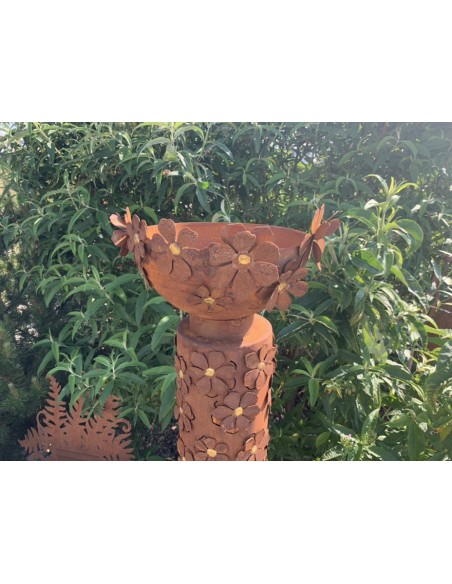 Gartendeko Rost Blütentraum Rostsäule - 120 cm hoch 
Schmale Rostsäule mit vielen aufgesetzten Blüten mit Goldpunkten
Höhe: 12