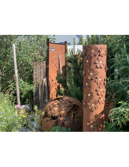 runde Rostsäulen Dekosäule Blütentraum, Säule mit aufgesetzten Blüten Höhe 148cm 
Schmale Rost-Säule mit aufgesetzten Goldblüte