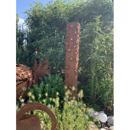 runde Rostsäulen Dekosäule Blütentraum, Säule mit aufgesetzten Blüten Höhe 148cm 
Schmale Rost-Säule mit aufgesetzten Goldblüte