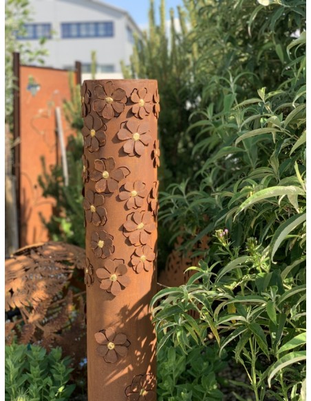 runde Rostsäulen Dekosäule Blütentraum, Säule mit aufgesetzten Blüten Höhe 148cm 
Schmale Rost-Säule mit aufgesetzten Goldblüte
