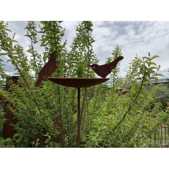 Vogeltränke Metall Vogeltränke Gartenstecker mit 2 Vögeln - 140 cm hoch 


Breite 30 cm
Tiefe 20 cm (Durchmesser Teller 20 c