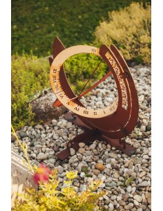 Gartendeko Rost Edelrost Sonnenuhr mit aktueller Ortszeit - 57 cm hoch - dekorative Rostfigur für den Garten Voll funktionstücht 2