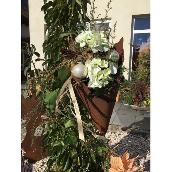 Gartenstecker zum Bepflanzen Rost Metalltüte 30 cm hoch auf Stab - Gartenfackel und Pflanztüte 
lässt sich bepflanzen oder z.b.