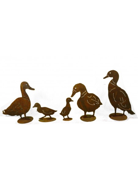 Enten Enten Küken seitlich, gehend 24 cm breit 
Höhe: 18cm
Breite 24 cm
mit Bodenplatte zum Hinstellen
