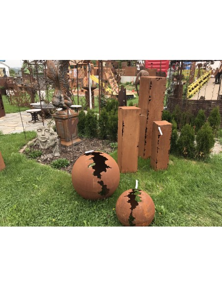 30 x 30 cm Edelrost Säule 'Gravina'  mit Rissen an den Kanten, eckig, Höhe 140 cm - für tolle Gartenideen Die Edelrost Rostsäule 30 x 30 cm Edelrost Säule 'Gravina'  mit Rissen an den Kanten, eckig, Höhe 140 cm - für tolle Gartenideen Die Edelrost Rostsäule