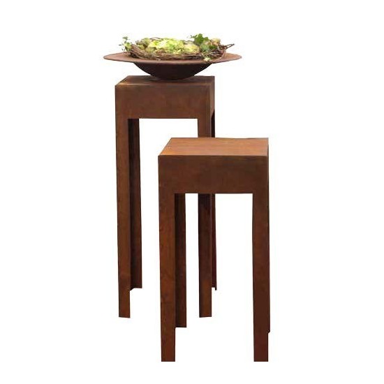 Gartendeko Rost Edelrost Gartentisch aus 2 mm Stahl, Höhe 100 cm - Grundfläche 35 x 35 cm 
Tischfläche 35 x 35 cm
Höhe 100 cm