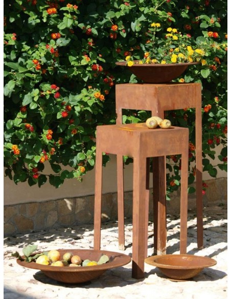 Gartendeko Rost Edelrost Gartentisch aus 2 mm Stahl, Höhe 100 cm - Grundfläche 35 x 35 cm 
Tischfläche 35 x 35 cm
Höhe 100 cm