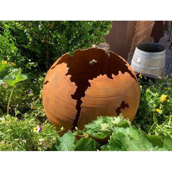 Gartendeko Rost Kugel Ø 25cm mit Rissen auf kurzem Stab 

Ø 25 cm
mit dem Stab können Sie die Kugel im Garten gegen Wegrollen