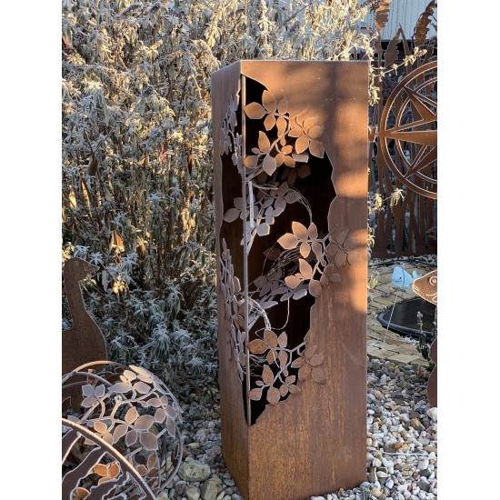 50 cm Dekokugeln in Rost Optik Rost Gartenkugel mit Blättern - außen + innen - Ø 50 cm 
Ø 50 cm
aufwändig gearbeitete Dekokuge