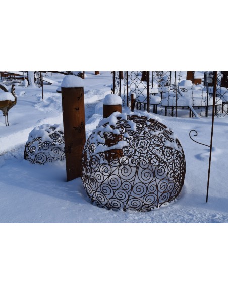 100 cm Kugeln XL Garten Kugel Escargot, Ø 100 cm, edelrost 
Große Gartenkugel mit vielen geringelten Eisenstäben, die wie eine 