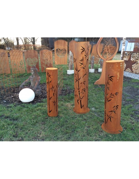 runde Rostsäulen Bambus Säule rund - Höhe 100 cm, rund Ø 22 cm Höhe 100 cm
Ø 22 cm
unten offen, kann mit einem Strahler in Szene