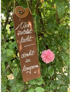 rostige Spruchtafeln Wer zuletzt lacht, denkt zu langsam! - 15 x H: 25 cm Lustiger Spruch auf Blechschild Wer zuletzt lacht, den