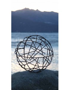 60 cm Kugeln Draht Kugel mit 60 cm Ø aussergewöhnliches Deko-Objekt im XXL Format
aus 6mm Stahl-Elementen aufwändig von Hand zu