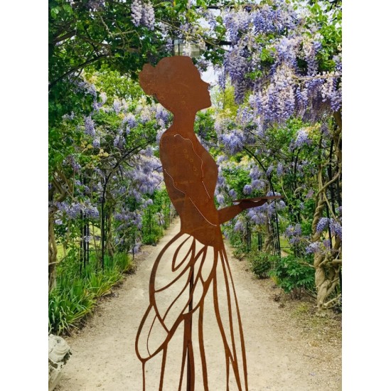 lebensgroße Figuren Rankhilfe - Mademoiselle - mit Kleid und Tablett - Höhe 178 cm Rankhilfe "Mademoiselle" mit Kleid und Tablet