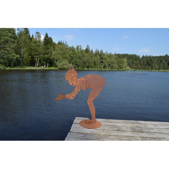 Gartenteich Berta Edelrost Badefigur 95 cm hoch auf Platte Die
