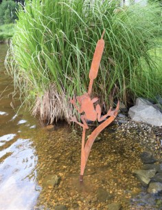 Gartenstecker Frosch an Schilfkolben hängend 90 cm hoch 2