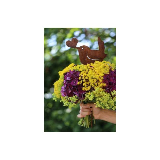 Vögelchen mit Herz im Schnabel als Gartenstecker - klein 
Höhe 12 cm
Breite 10 cm
Stablänge 25 cm