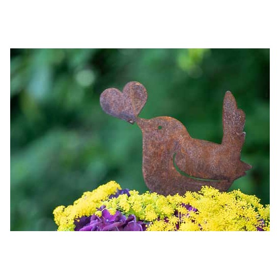 Vögelchen mit Herz im Schnabel als Gartenstecker - klein 
Höhe 12 cm
Breite 10 cm
Stablänge 25 cm