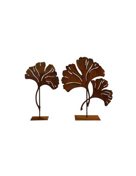 Einzelnes Ginkgoblatt auf eckiger Platte