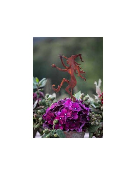 Tanzende junge Hexe als Gartenstecker 
Halloween Deko aus Metall