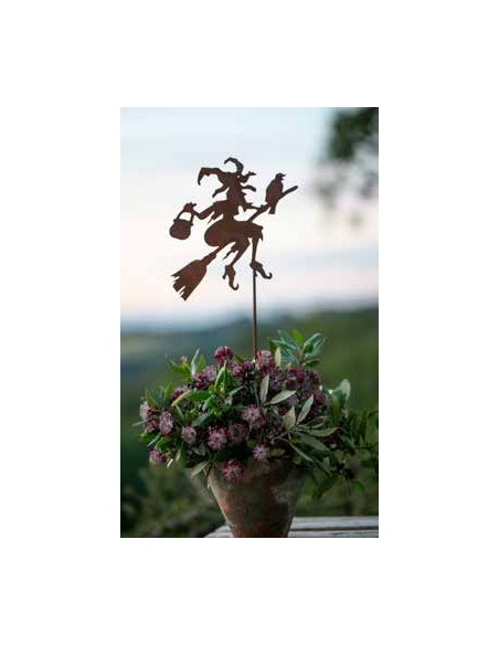 Hexe Waltraud als Gartenstecker - fliegende Hexe mit Kessel und Rabe - Deko zu Halloween