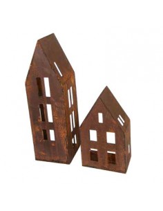 Hohes Haus mit schmalen Fenstern 2