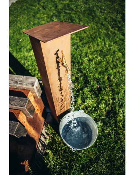 Wasserzapfsäule aus Metall