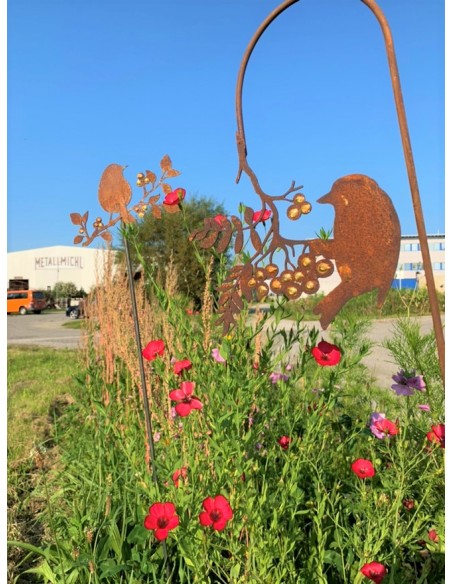 Gartenstecker auf Blumenwiese Vogel als Gartenstecker - fressender Vogel