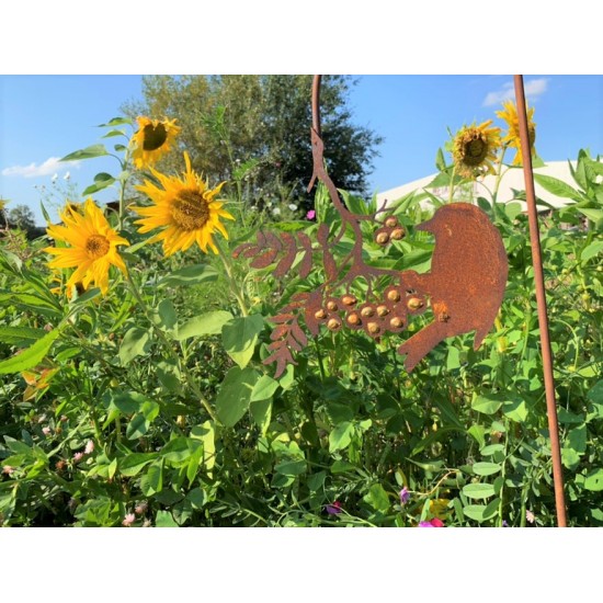 Gartendeko aus Rost - Vogelskulptur hängend mit Goldpunkten