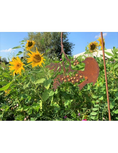 Gartendeko aus Rost - Vogelskulptur hängend mit Goldpunkten