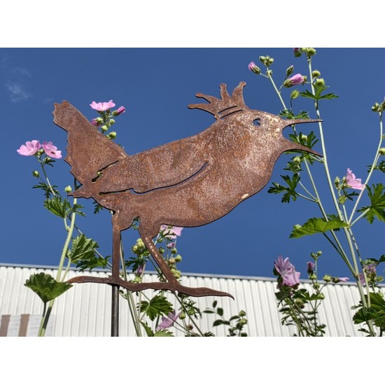 Vogel Deko Zaunkönig Topfstecker 30 cm - groß - Deko Vogel mit Krone 
Gartenstecker Zaunkönig mit einer Krone auf dem Kopf
Der