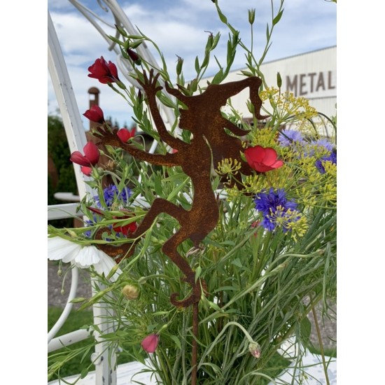 Hexen, Elfen, Drachen und Mystisches Tanzende junge Hexe als Gartenstecker - mini - Höhe 18 cm Eine junge tanzende Hexe als Beet