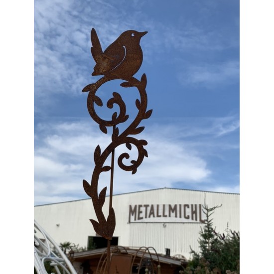 Tiere - Edelrost Tierfiguren Vögelchen auf Ranke zum Stecken - klein 33 cm hoch Kleiner Vogel sitzt auf einer Ranke zum Stecken.