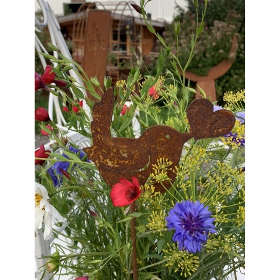 Vogel Deko Vögelchen mit Herz im Schnabel als Gartenstecker - klein 37 cm Gesamthöhe Dieser kleine Gartenstecker mit einem süßen