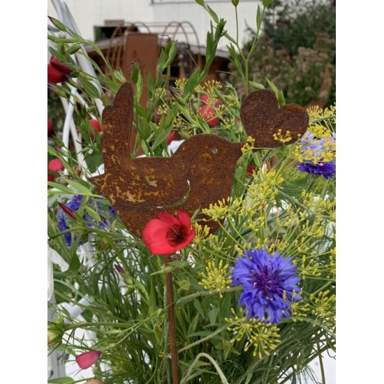 Vogel Deko Vögelchen mit Herz im Schnabel als Gartenstecker - klein 37 cm Gesamthöhe Dieser kleine Gartenstecker mit einem süßen