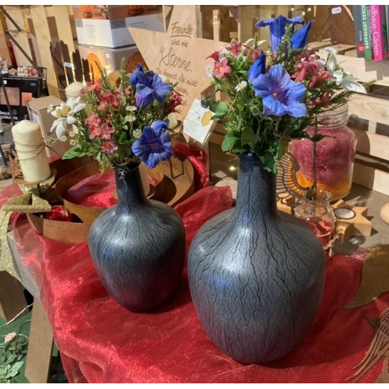 Start Flaschenvase sofia - Höhe 26 cm Flaschenvase aus dickem Glas mit einem sehr schönen Farbverlauf in grau/schwarz.

Höhe 3