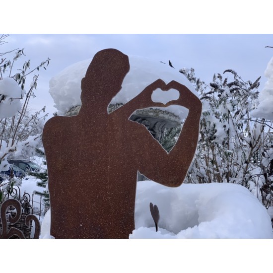 Lebensgroße Figur - Tom - Hände bilden ein Herz - 184 cm hoch 
Lebensgroße Silhouette eines Mannes Tom - Die Hände bilden