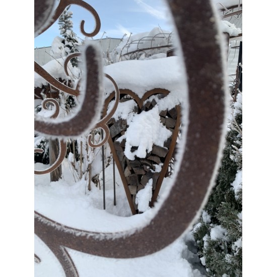 Kaminholzregale und Herzen Holzstapler - Cuore - Herz Kaminholzregal im Rahmen aus 15 mm Vierkantstahl - Höhe 160 cm 
Holzstapl