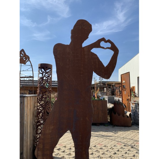 Lebensgroße Figur - Tom - Hände bilden ein Herz - 184 cm hoch 
Lebensgroße Silhouette eines Mannes Tom - Die Hände bilden