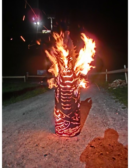 Feuersäulen Feuersäule Feuerdrache - Höhe 150 cm - XL Ein gigantischer Feuerkorb in Drachenoptik
Dieser Feuerdrache ist durch s