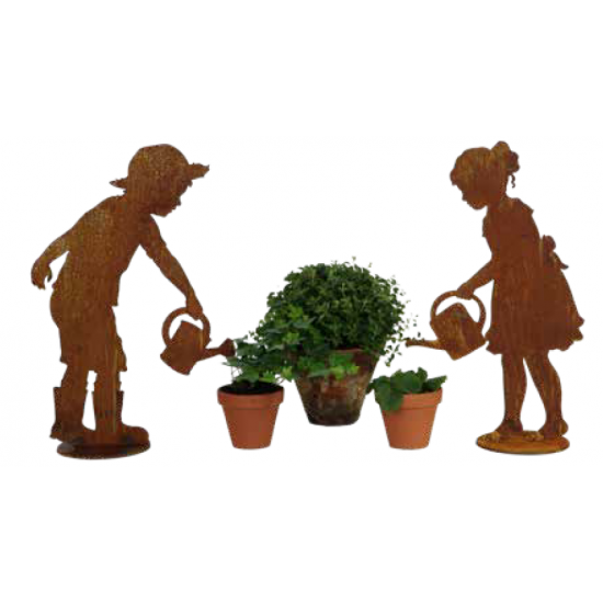 Gartendeko Rost Gießendes Mädchen Lisa auf Platte - Höhe 18 cm 
Höhe 18 cm